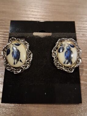 Delft Blue Porcelain Floral Clip-On Earrings Silver Filigree Border NWOT